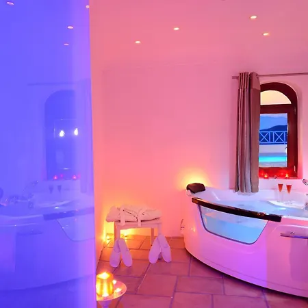 Absolute Bliss Imerovigli (Santorini)