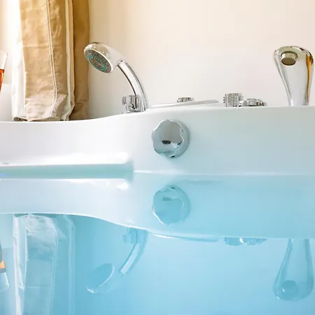 Absolute Bliss 4* Imerovigli (Santorini)