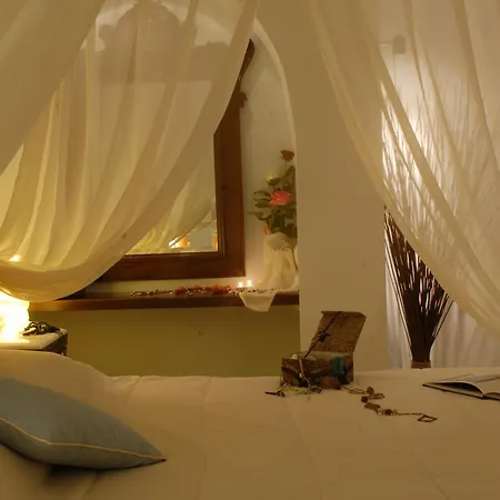 Absolute Bliss Imerovigli (Santorini)