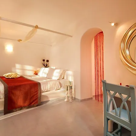 Absolute Bliss Imerovigli (Santorini)