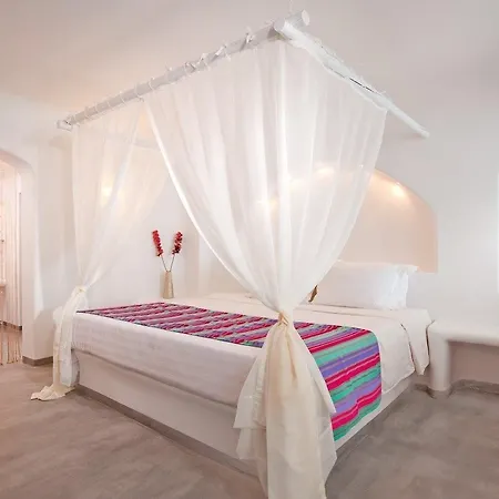 Absolute Bliss Hotel Imerovigli (Santorini)